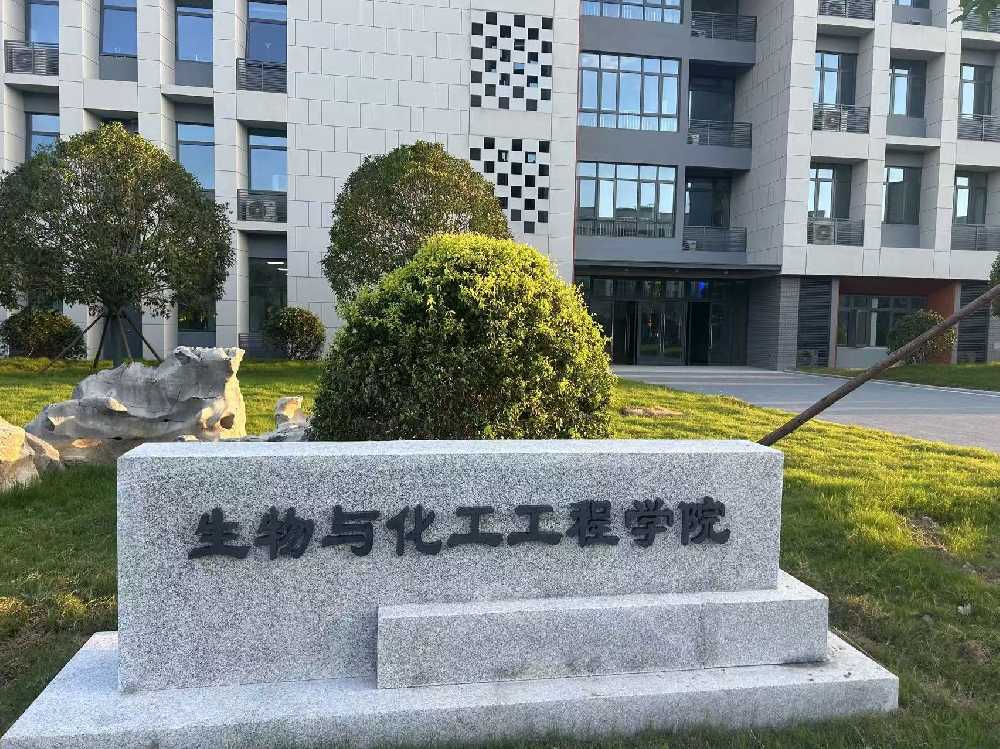 贵德县扬州职业大学体育场高杆灯项目